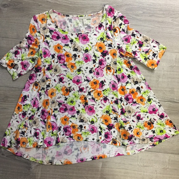 Dana Buchman Short Sleeve floral top - Picture 2 of 5